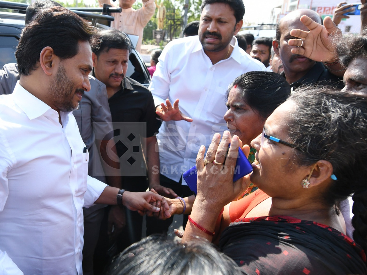YS Jagan Pulivendula Tour 2nd Day Photos9