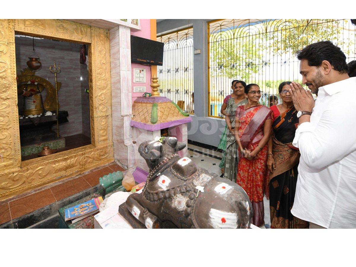 YS Jagan Pulivendula Tour 2nd Day Photos10