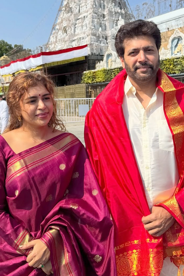 Actor Ravi Mohan, Along with Kenishaa Francis visited Tirumala Temple Photos2