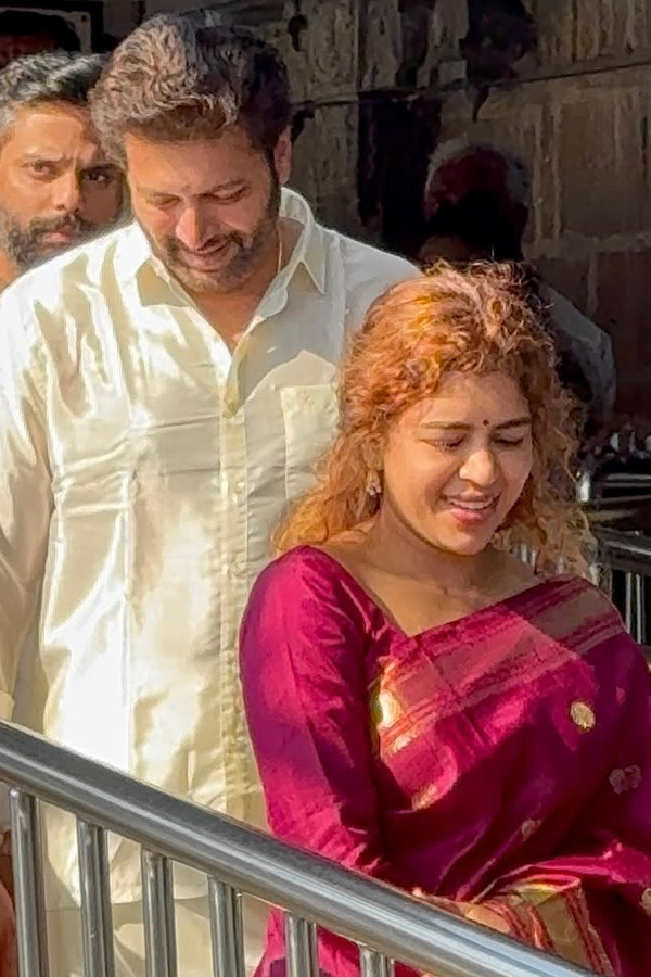 Actor Ravi Mohan, Along with Kenishaa Francis visited Tirumala Temple Photos11