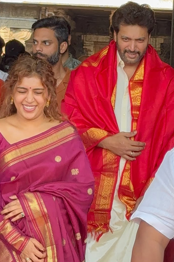 Actor Ravi Mohan, Along with Kenishaa Francis visited Tirumala Temple Photos12