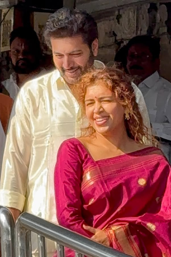 Actor Ravi Mohan, Along with Kenishaa Francis visited Tirumala Temple Photos10