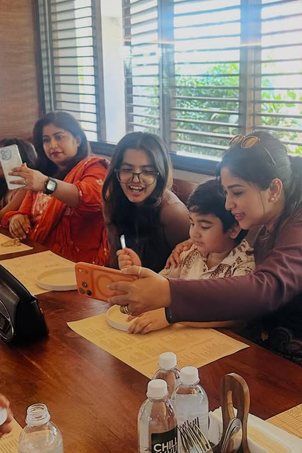 Serial Actress Manjula summer vacation With Family Photos11