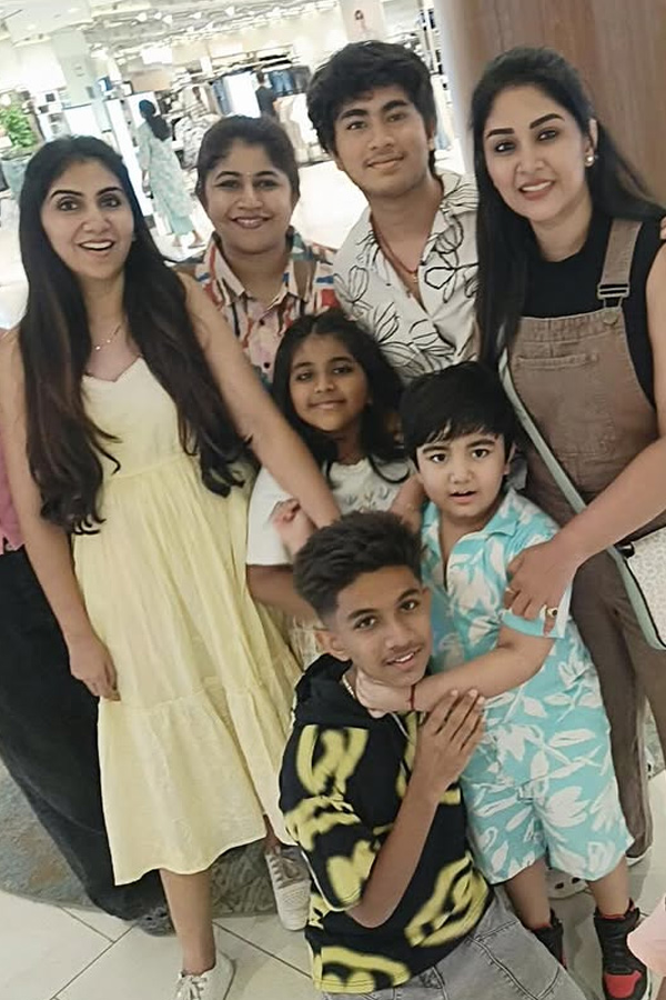 Serial Actress Manjula summer vacation With Family Photos4