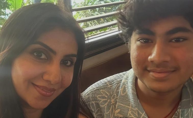 Serial Actress Manjula summer vacation With Family Photos7