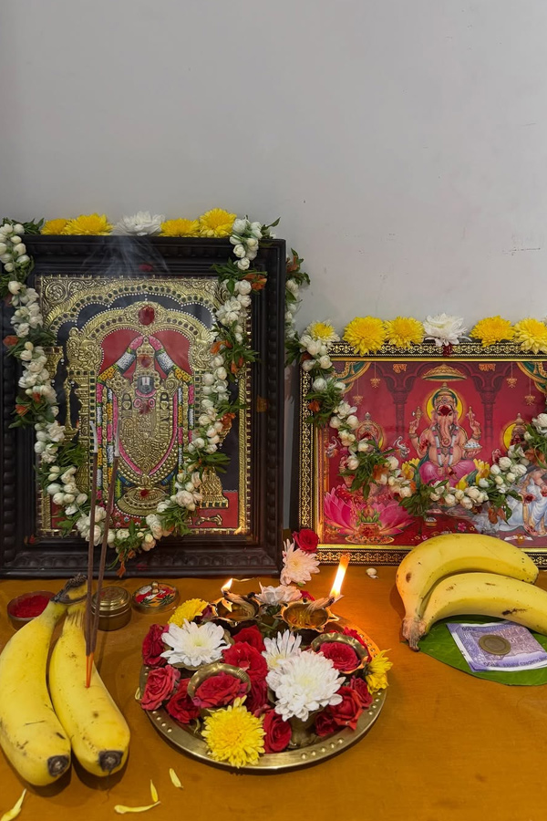 Tollywood Anchor Lasya Started  exhibition Photos3