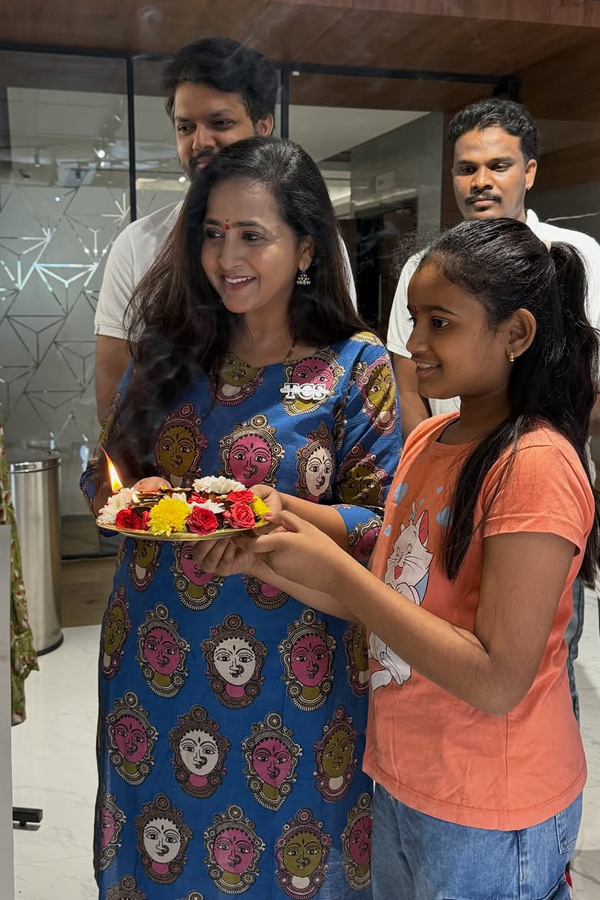 Tollywood Anchor Lasya Started  exhibition Photos5