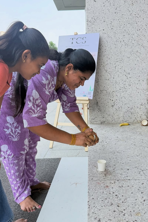 Tollywood Anchor Lasya Started  exhibition Photos9