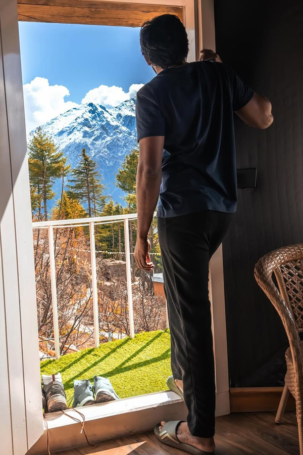 Actor Priyadarshi shares Beuatiful Himachal trip Moments with His wife PHotos4