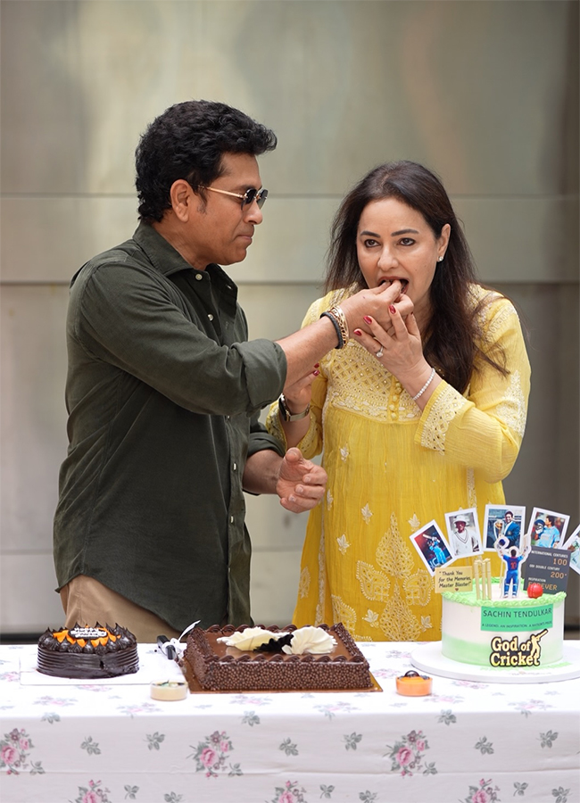 Cricketer Sachin Tendulkar Birthday Special Photos24