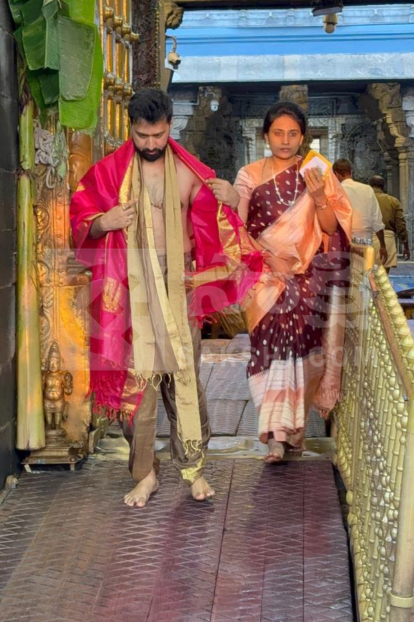 Director Bobby Visits Tirumala Tirupati Photos2