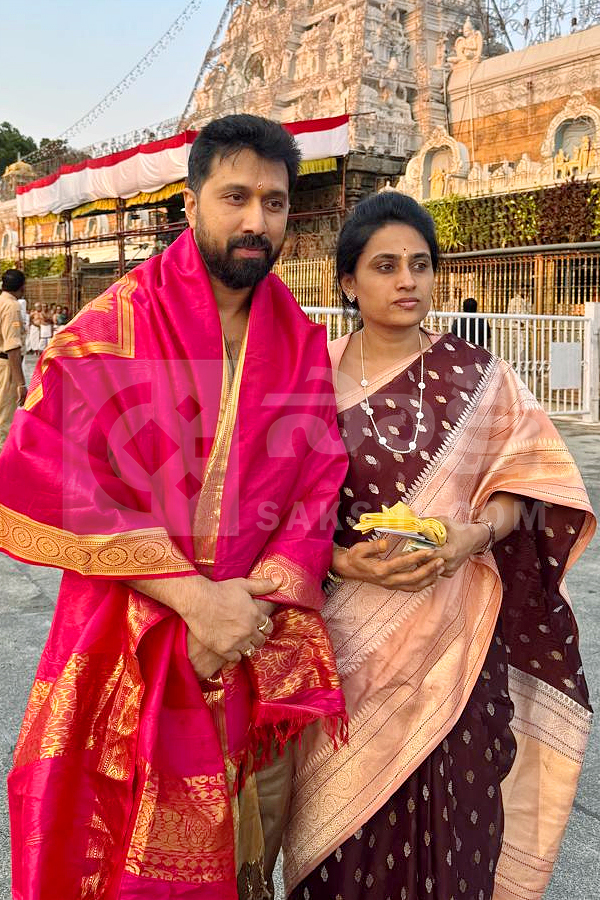 Director Bobby Visits Tirumala Tirupati Photos6