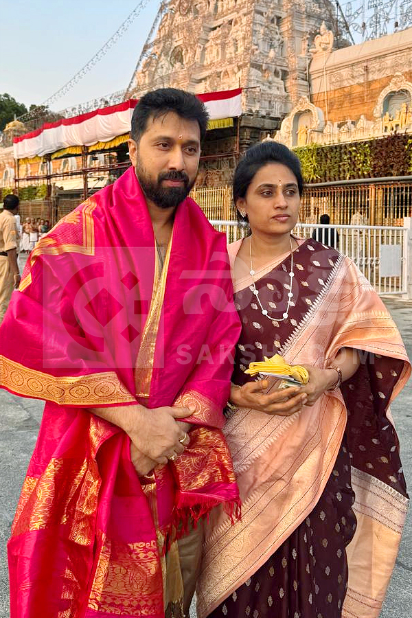 Director Bobby Visits Tirumala Tirupati Photos7