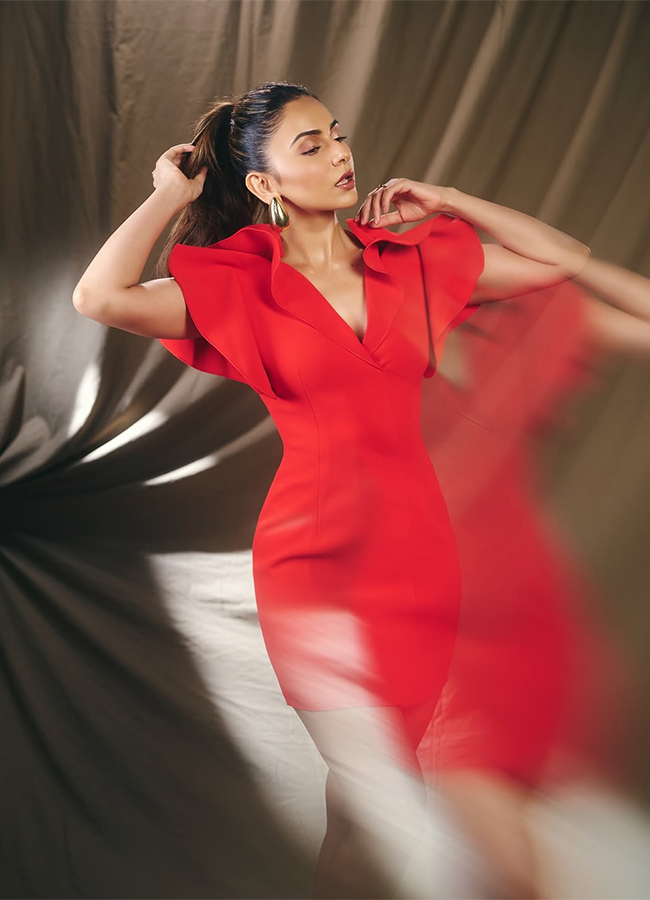 Indian Actress Rakul Preet Singh Red Dress Viral Photos7