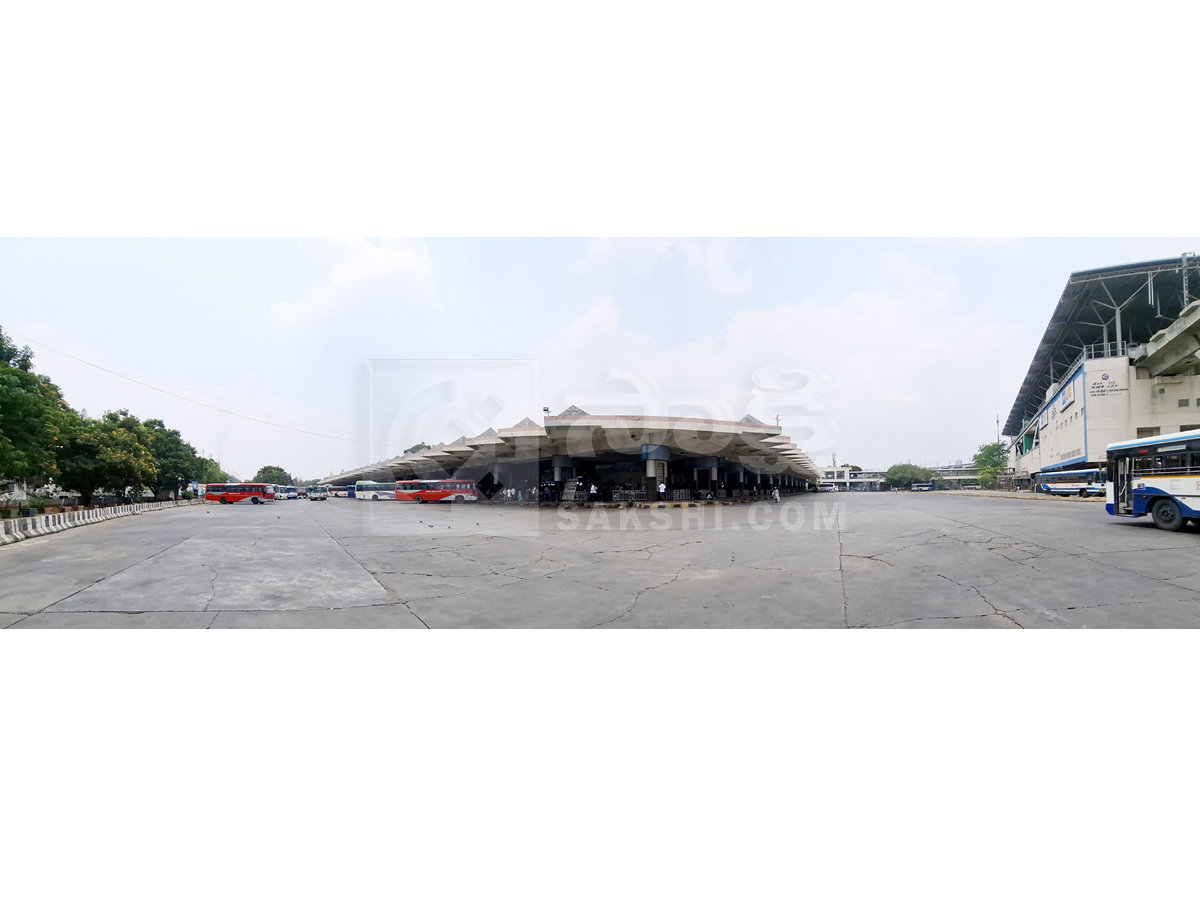 Telangana RTC Employees Strike : Passengers Suffers At Bus Stands Photos2