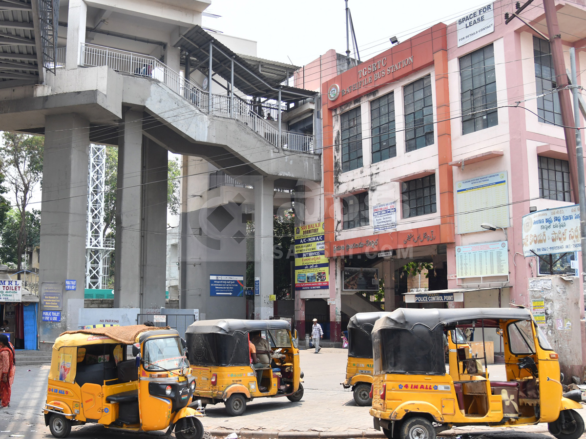 Telangana RTC Employees Strike : Passengers Suffers At Bus Stands Photos11