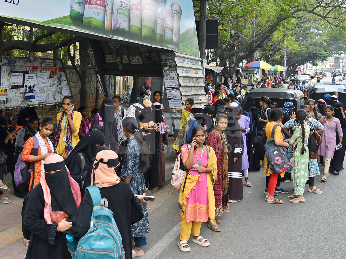 Telangana RTC Employees Strike : Passengers Suffers At Bus Stands Photos13