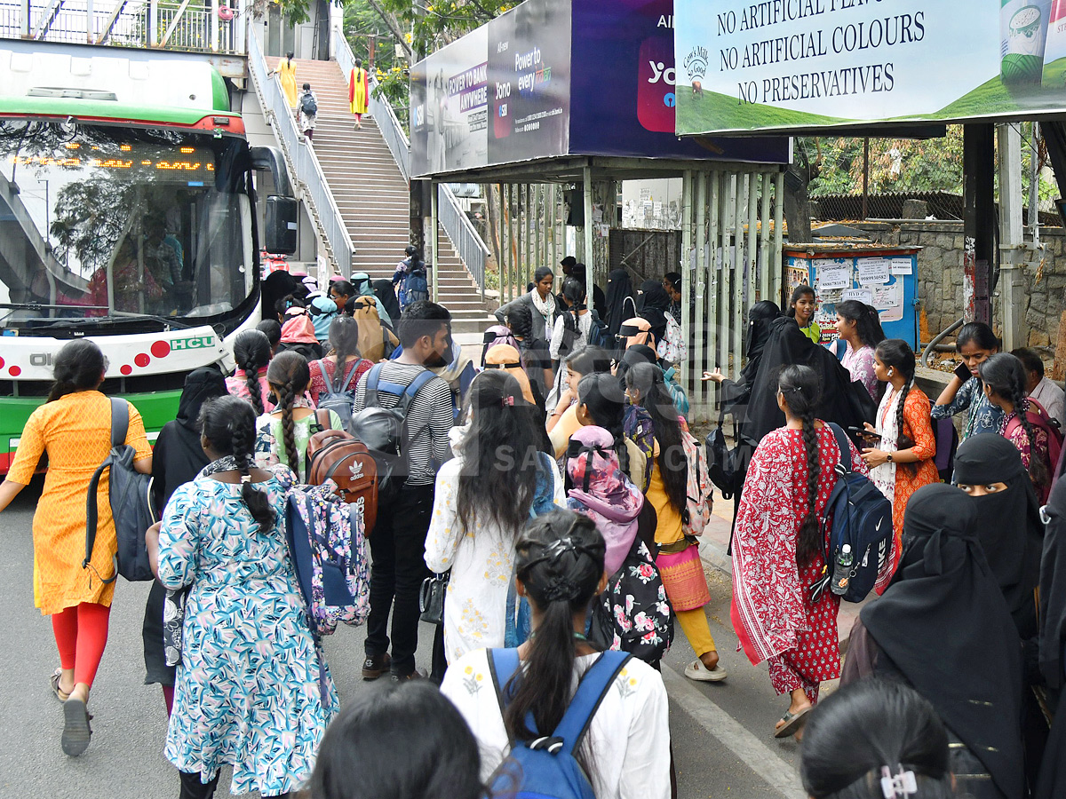 Telangana RTC Employees Strike : Passengers Suffers At Bus Stands Photos14
