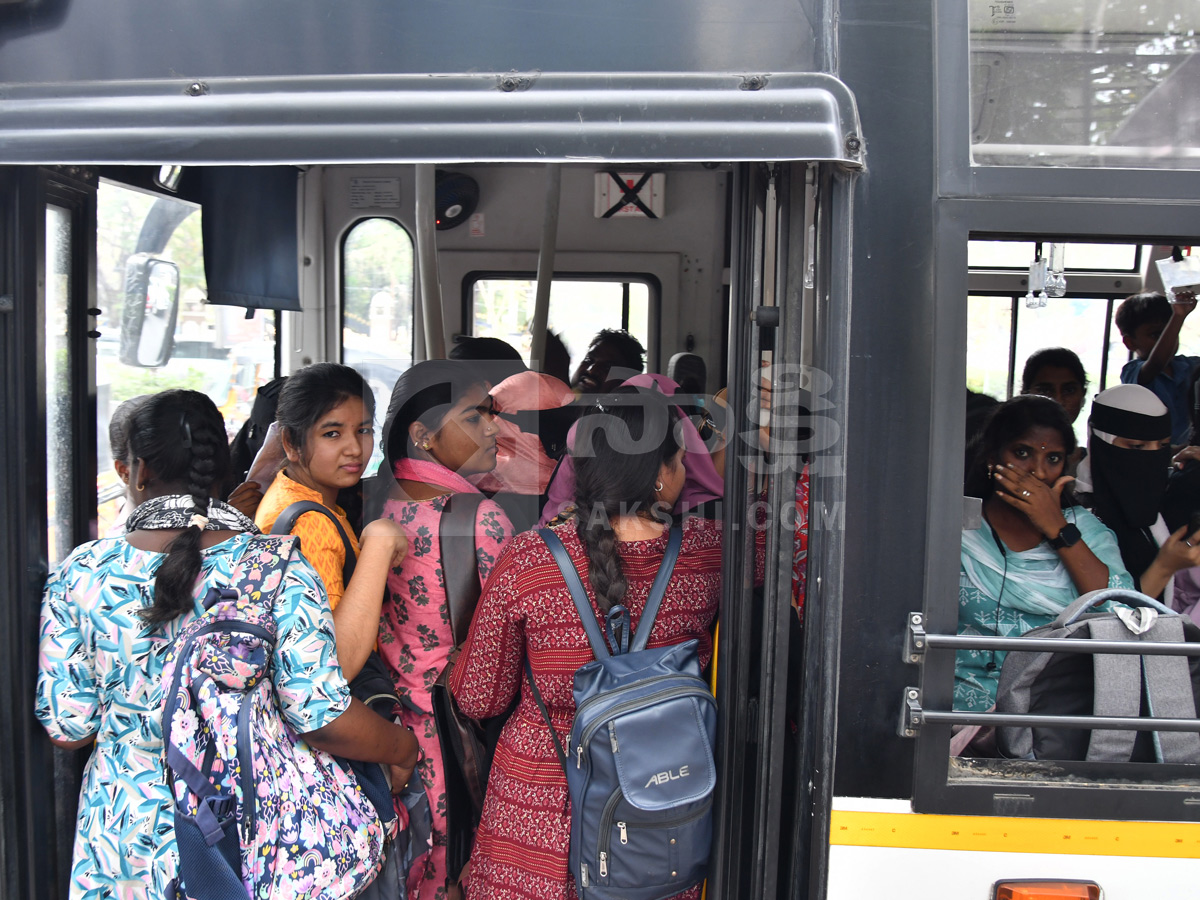 Telangana RTC Employees Strike : Passengers Suffers At Bus Stands Photos15
