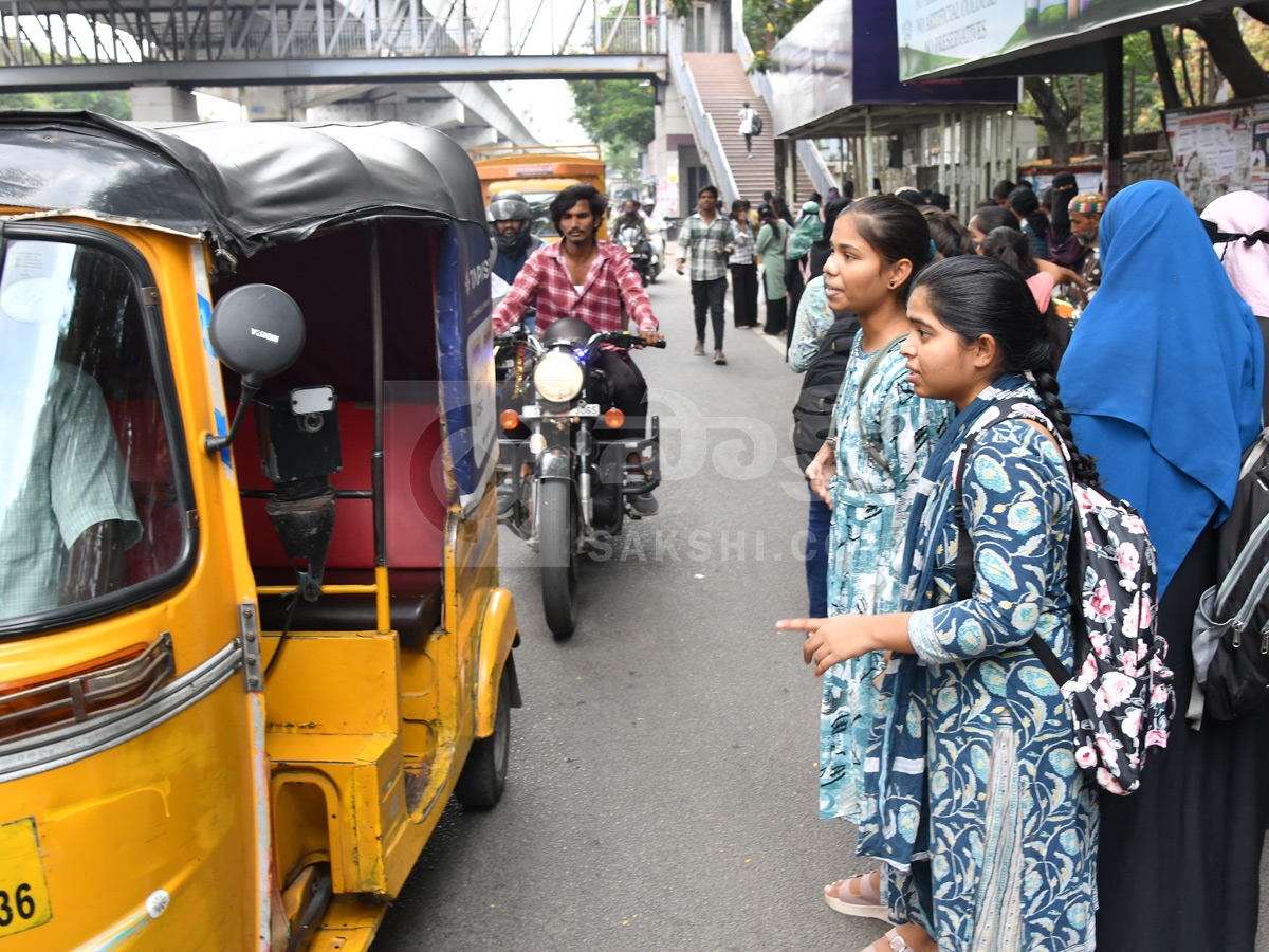 Telangana RTC Employees Strike : Passengers Suffers At Bus Stands Photos16