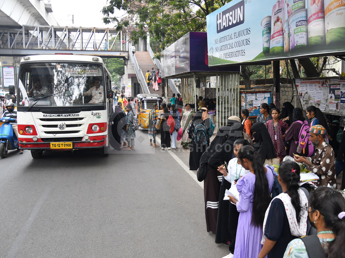 Telangana RTC Employees Strike : Passengers Suffers At Bus Stands Photos17