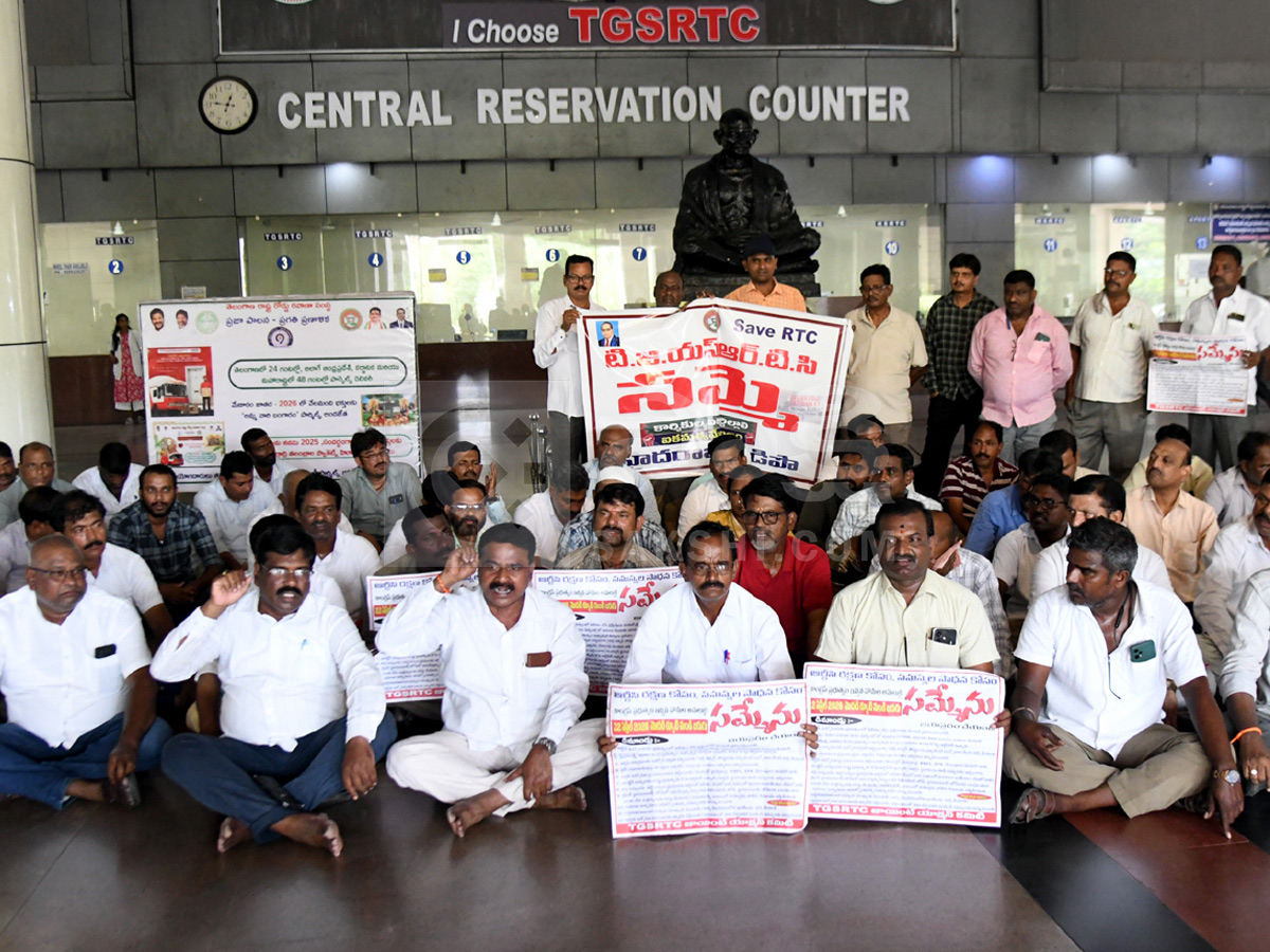 Telangana RTC Employees Strike : Passengers Suffers At Bus Stands Photos20