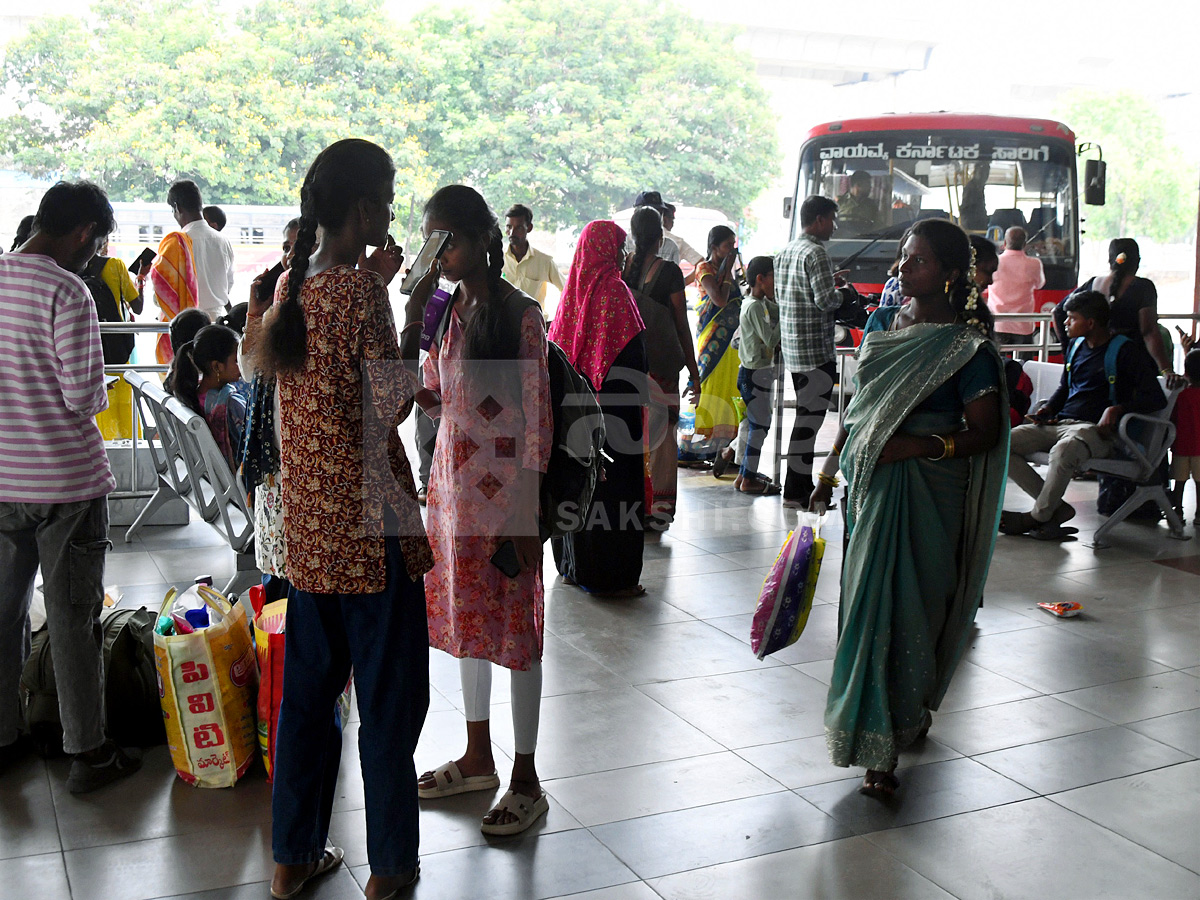Telangana RTC Employees Strike : Passengers Suffers At Bus Stands Photos26