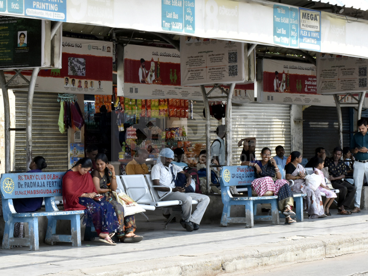 Telangana RTC Employees Strike : Passengers Suffers At Bus Stands Photos27
