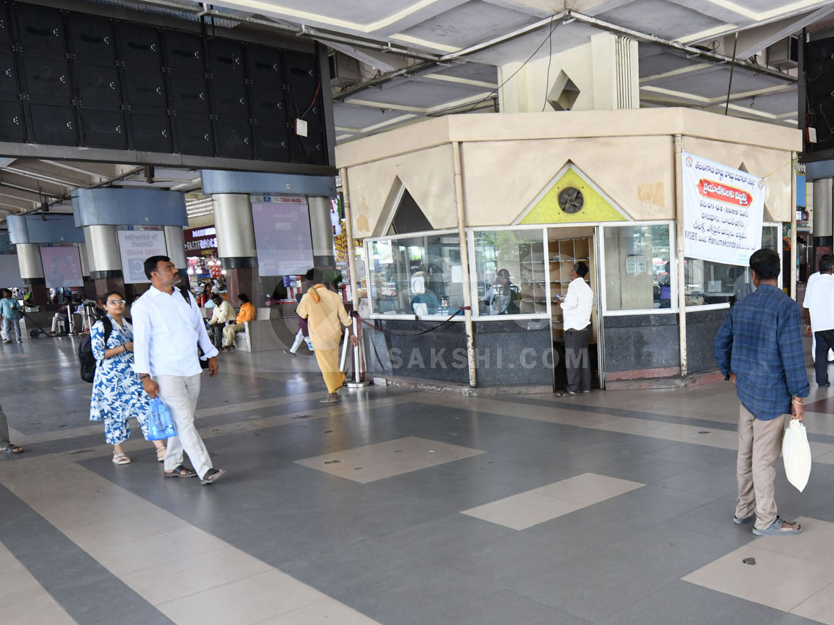 Telangana RTC Employees Strike : Passengers Suffers At Bus Stands Photos36