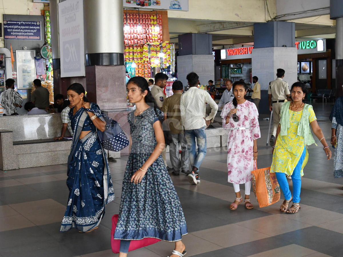 Telangana RTC Employees Strike : Passengers Suffers At Bus Stands Photos39