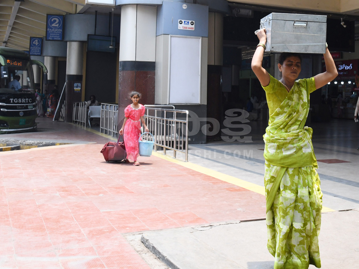 Telangana RTC Employees Strike : Passengers Suffers At Bus Stands Photos40