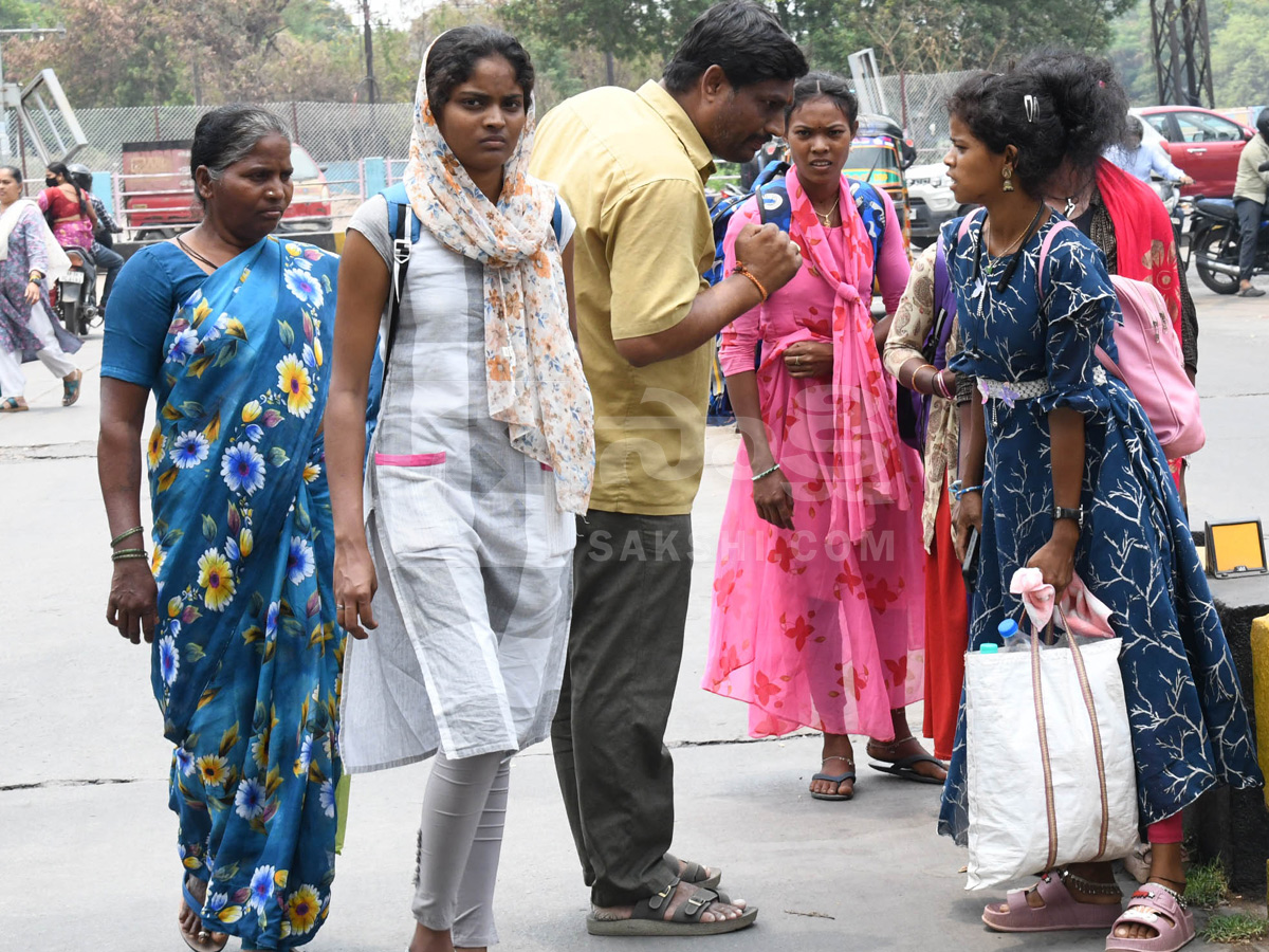 Telangana RTC Employees Strike : Passengers Suffers At Bus Stands Photos41