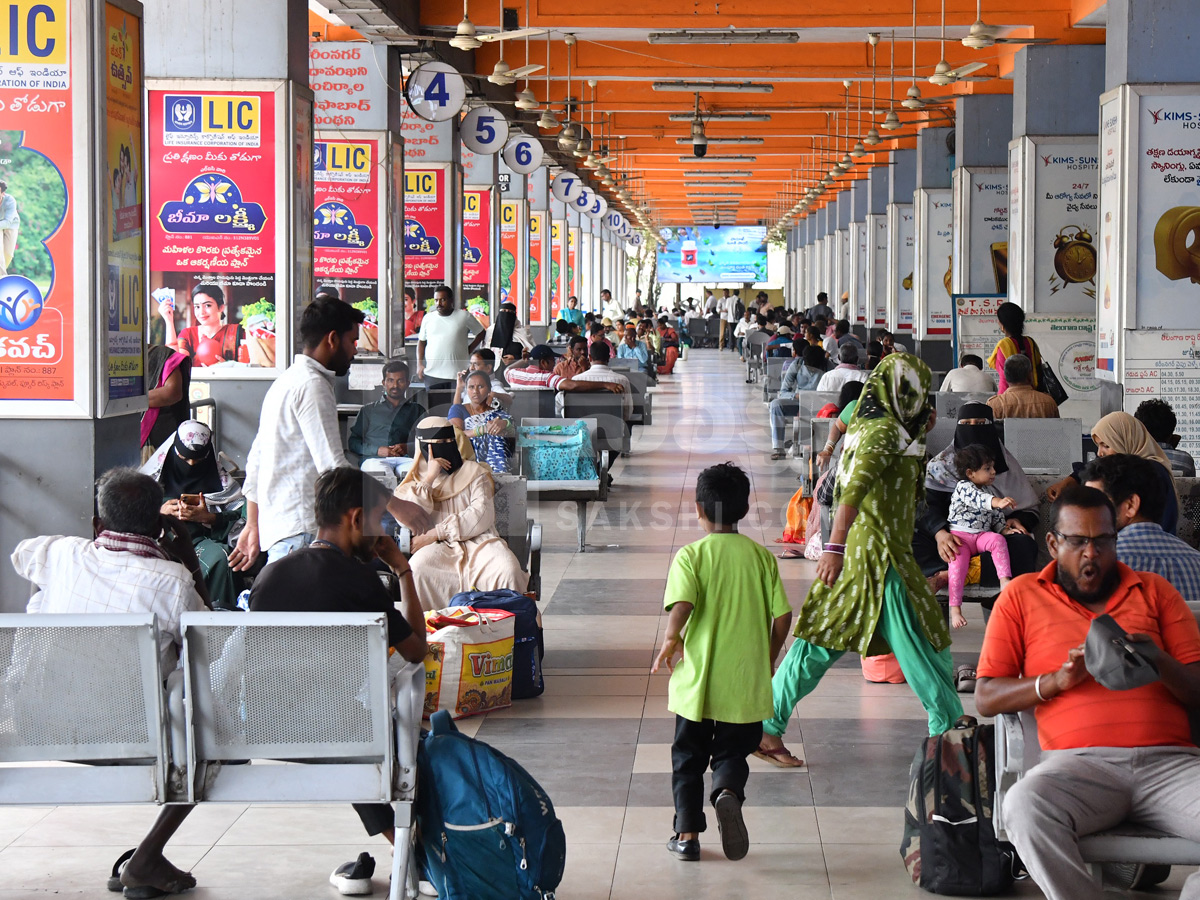 Telangana RTC Employees Strike : Passengers Suffers At Bus Stands Photos43