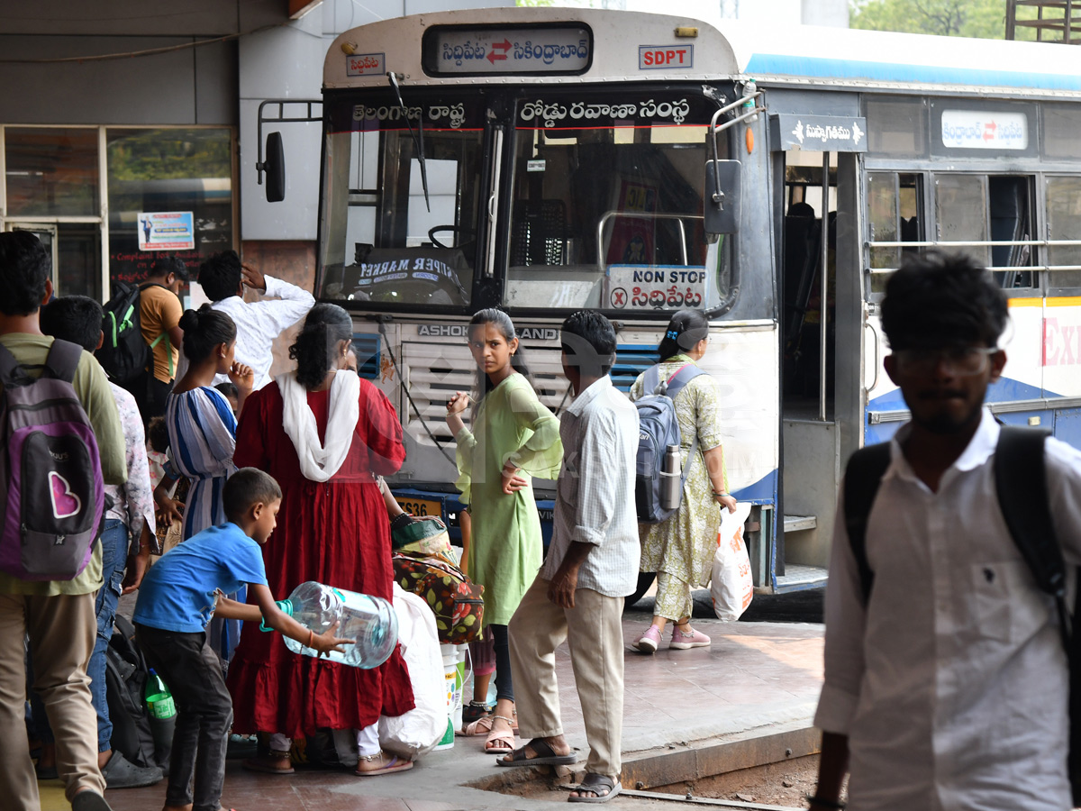 Telangana RTC Employees Strike : Passengers Suffers At Bus Stands Photos46