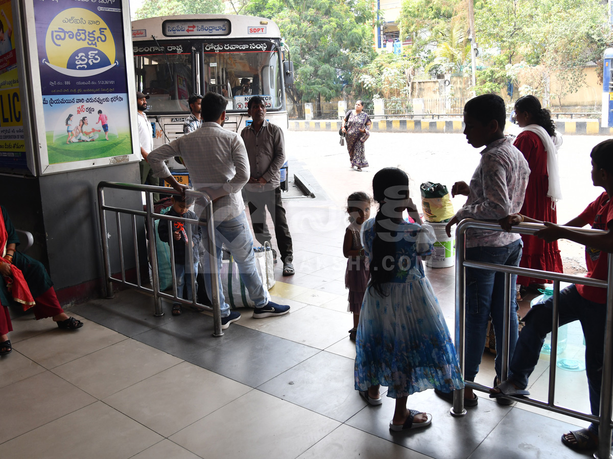 Telangana RTC Employees Strike : Passengers Suffers At Bus Stands Photos47