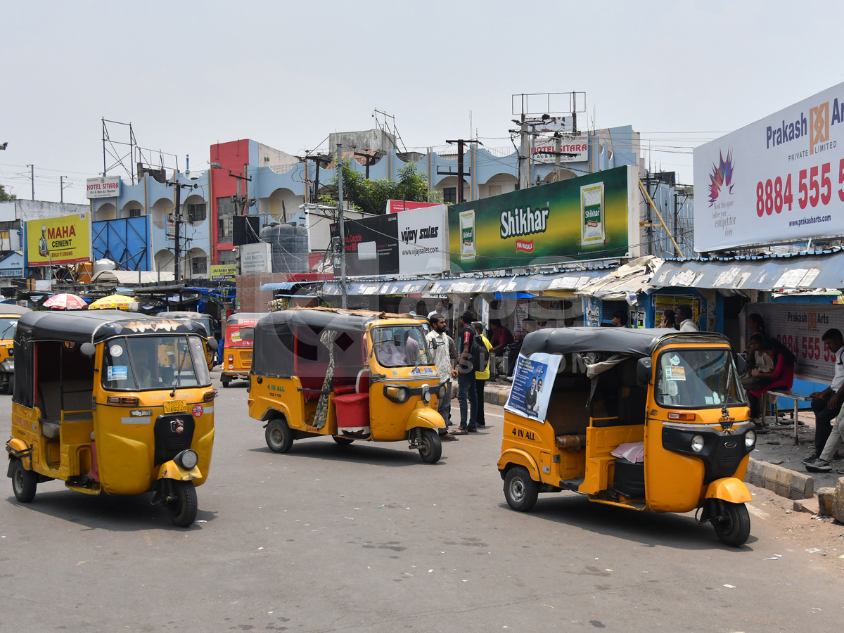 Telangana RTC Employees Strike : Passengers Suffers At Bus Stands Photos8