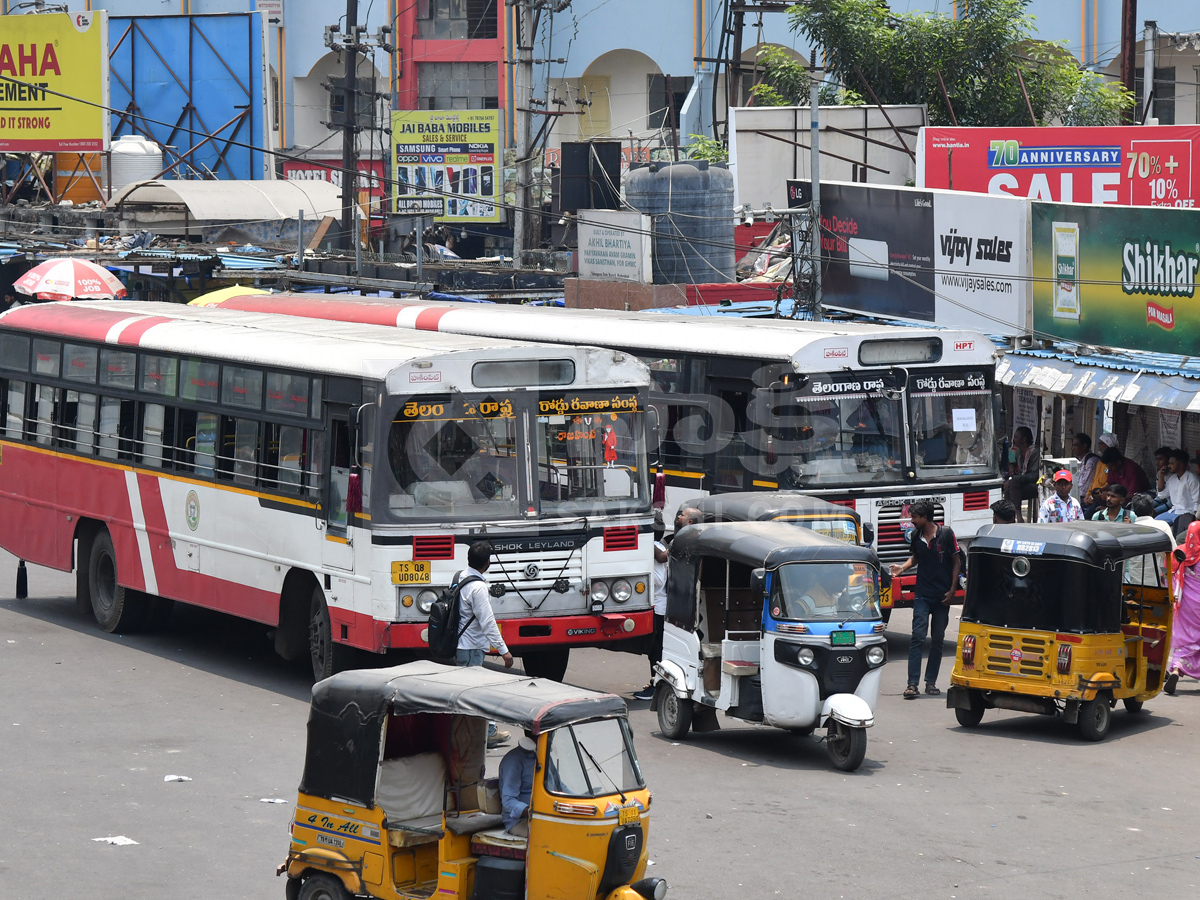 Telangana RTC Employees Strike : Passengers Suffers At Bus Stands Photos9