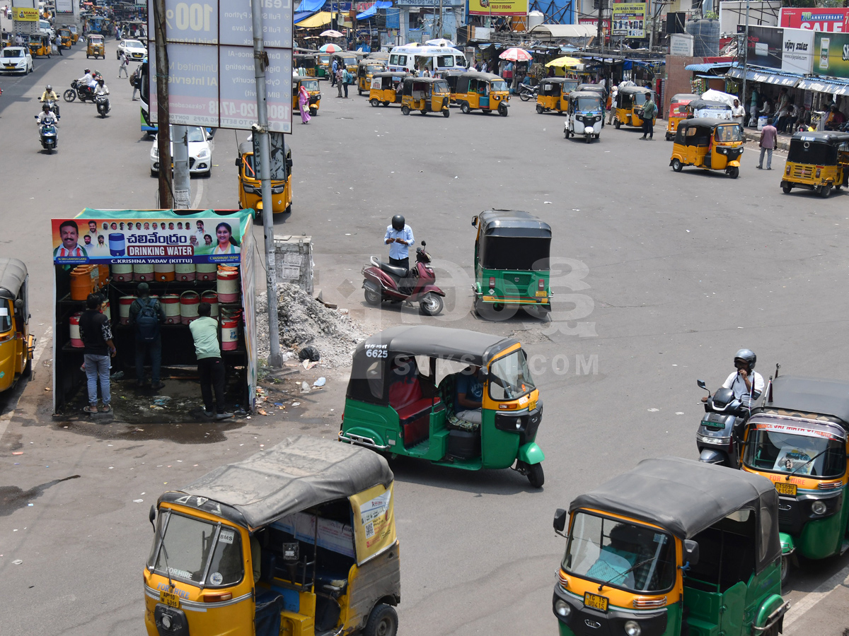Telangana RTC Employees Strike : Passengers Suffers At Bus Stands Photos10