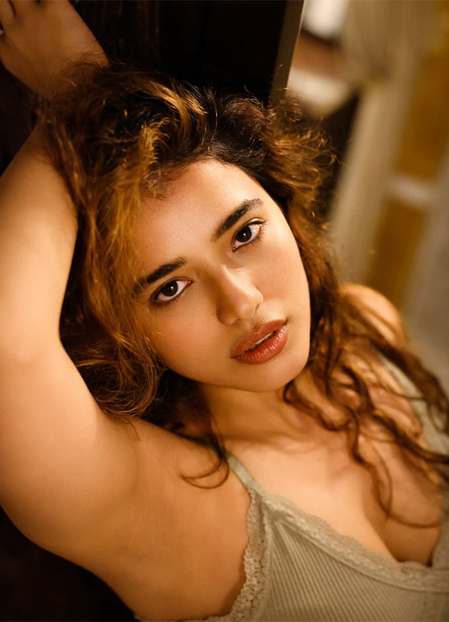 Tollywood Actress Ketika Sharma Viral Photos13