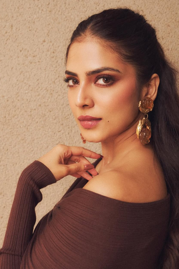 Actress Malavika Mohanan Gorgeous Beautiful Photos12