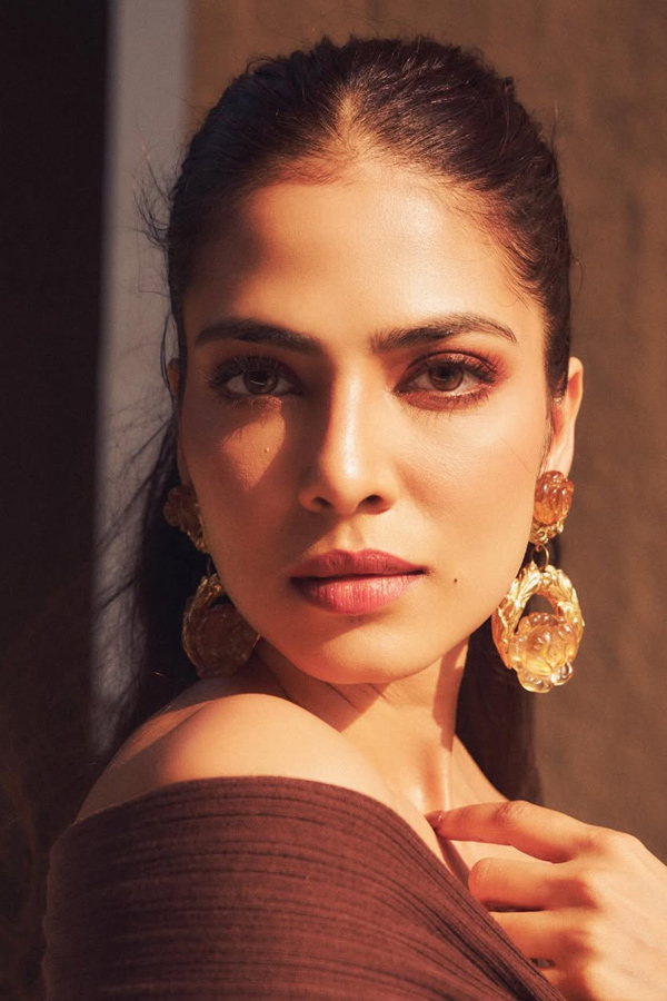 Actress Malavika Mohanan Gorgeous Beautiful Photos4