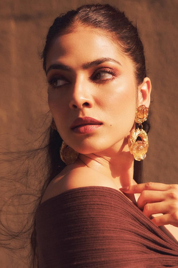 Actress Malavika Mohanan Gorgeous Beautiful Photos8