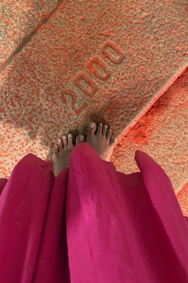 Actress Pranavi Manukonda visits Tirumala Photos4