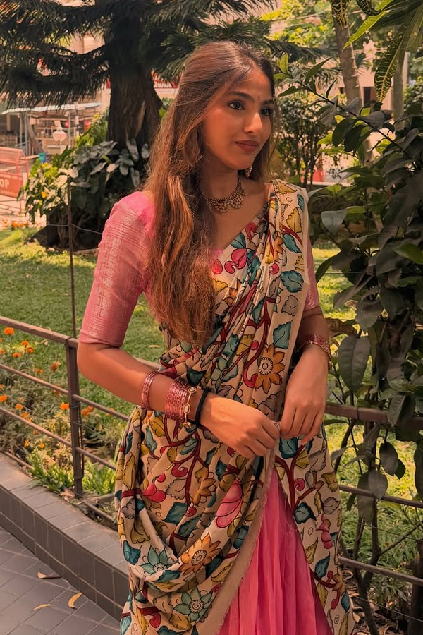 Actress Pranavi Manukonda visits Tirumala Photos6