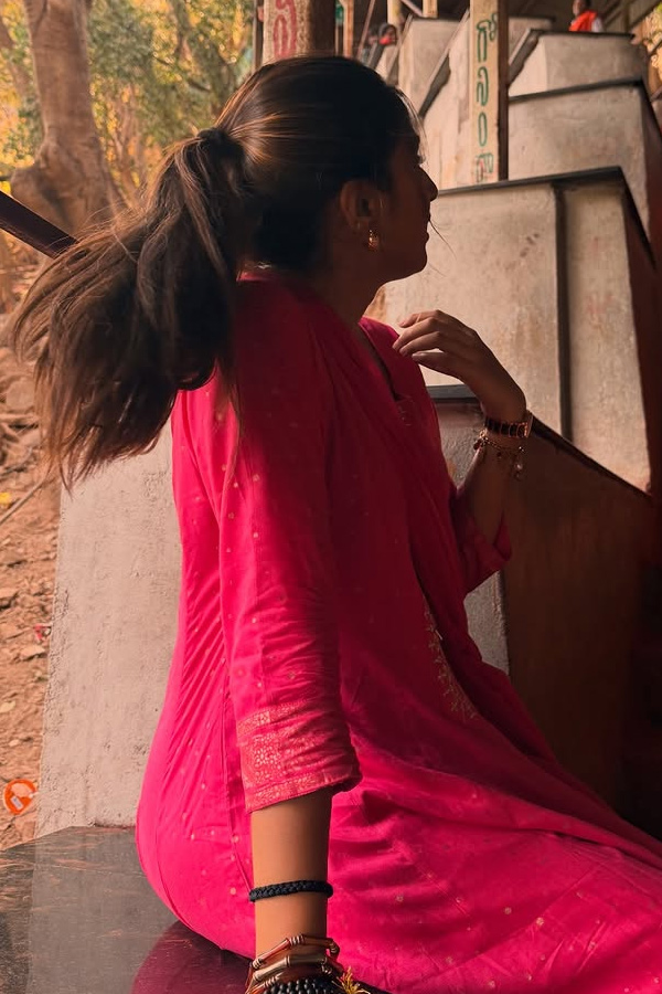 Actress Pranavi Manukonda visits Tirumala Photos7