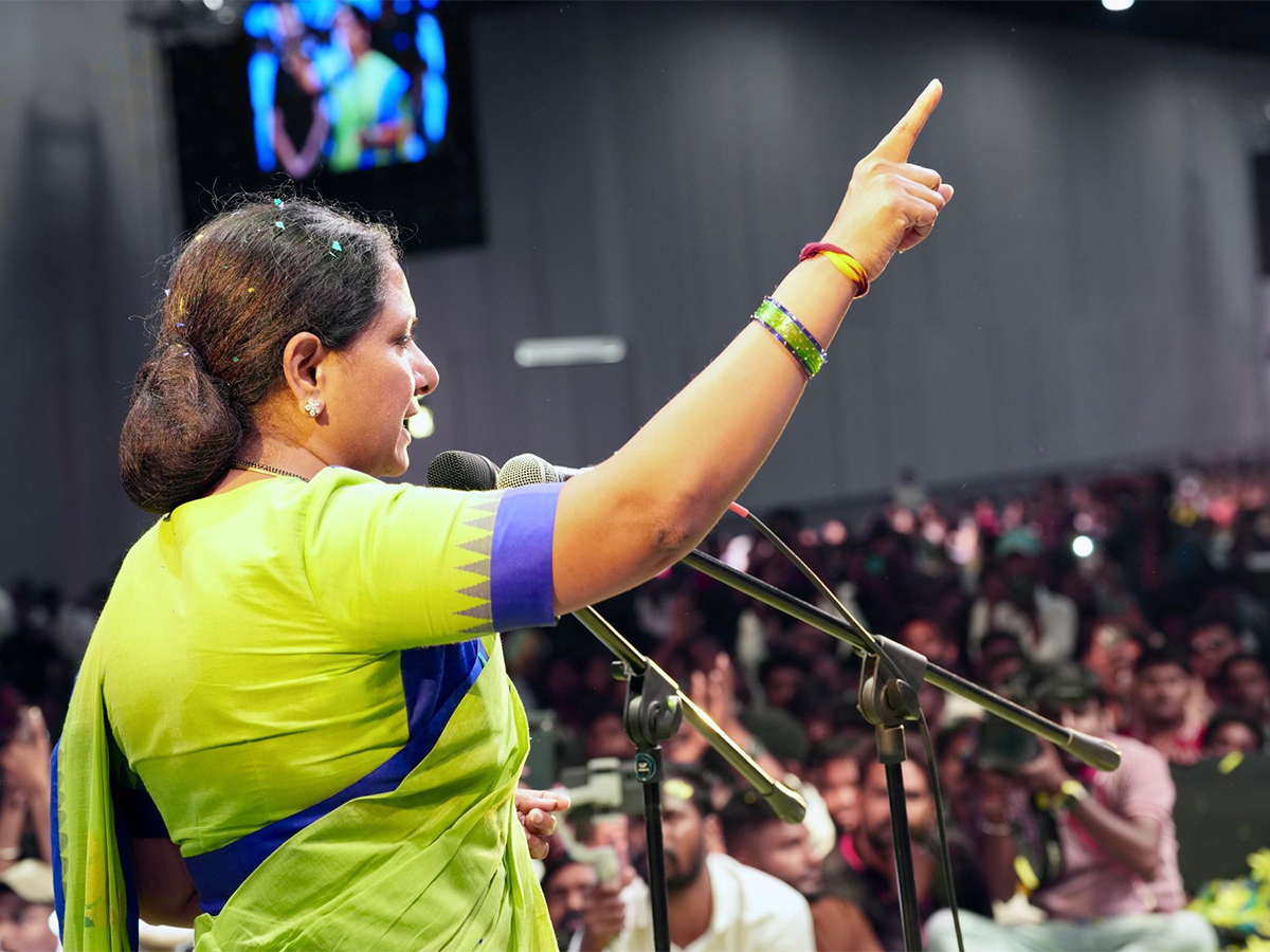 Kalvakuntla Kavitha New Party TRS HD Photos9