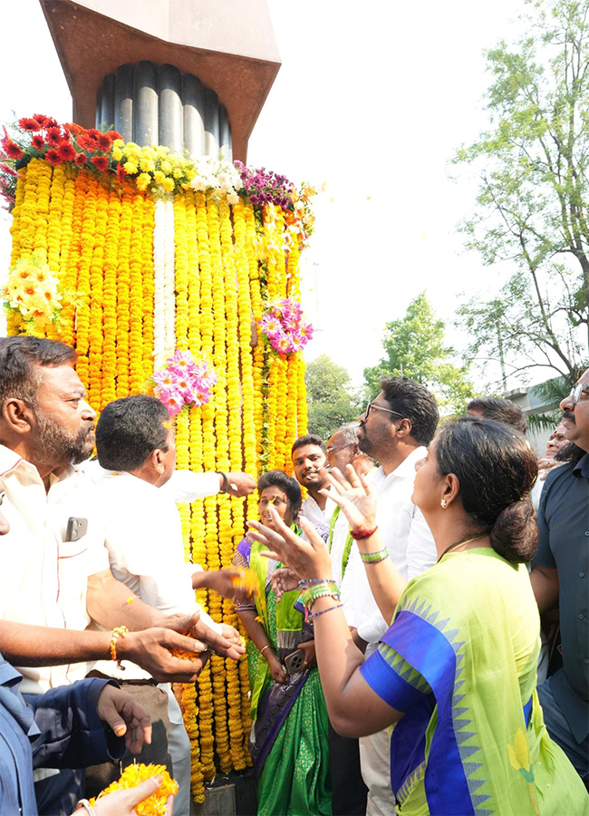 Kalvakuntla Kavitha New Party TRS HD Photos3