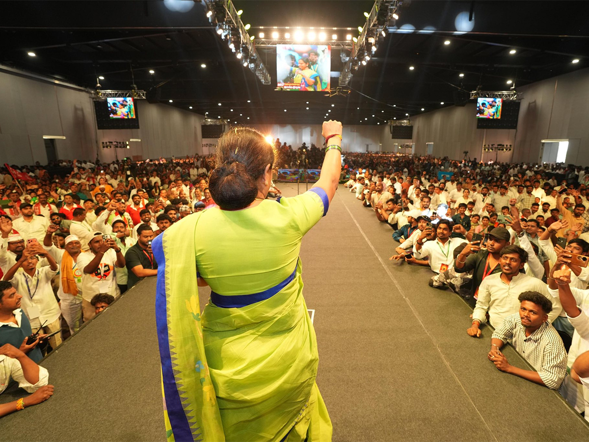 Kalvakuntla Kavitha New Party TRS HD Photos5