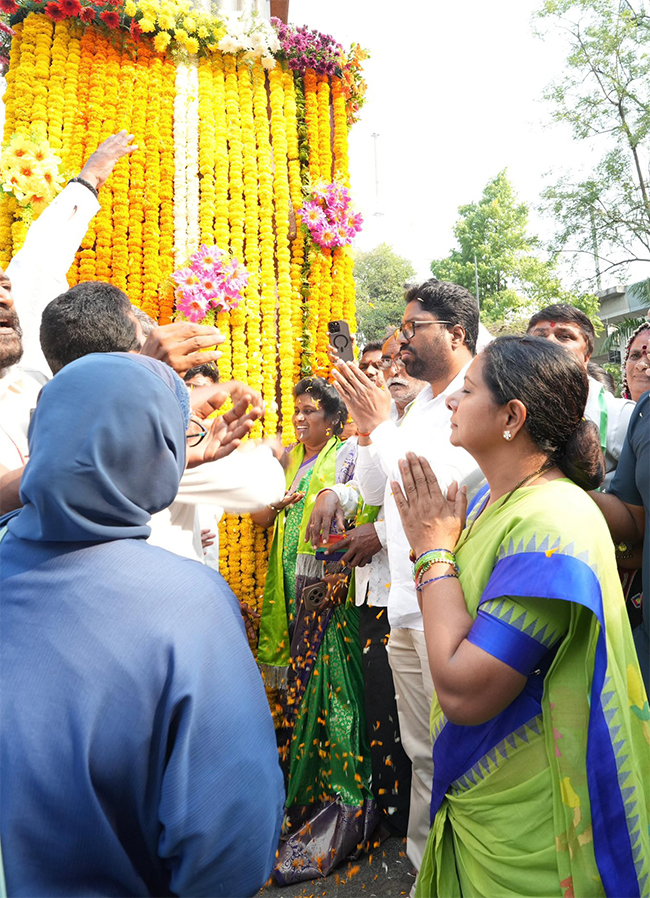 Kalvakuntla Kavitha New Party TRS HD Photos6