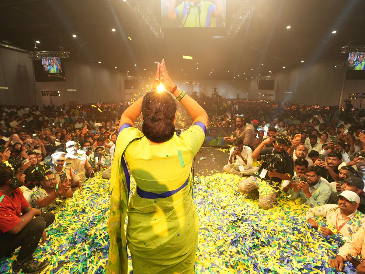 Kalvakuntla Kavitha New Party TRS HD Photos7